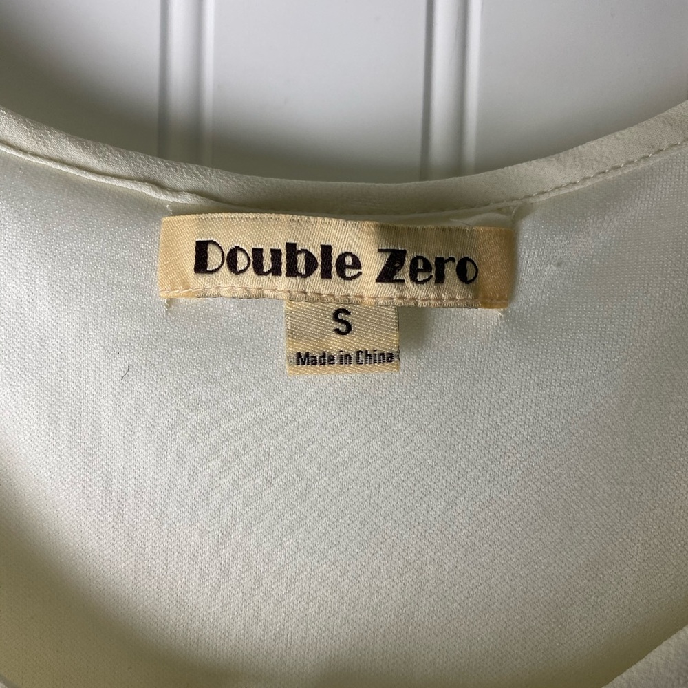 Double Zero Ivory Dress Keyhole Beading Front - Picture 5 of 10
